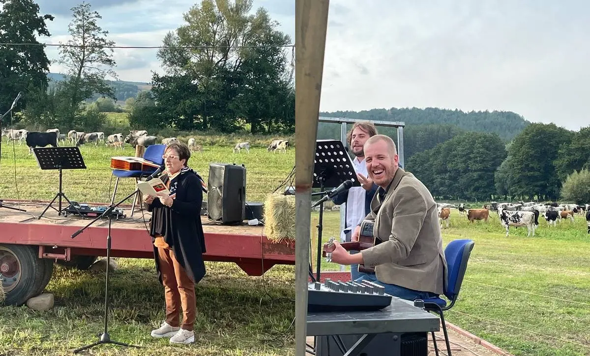 L’arte fra le mandrie silane, così la cultura incontra la natura: successo per l’evento in Sila