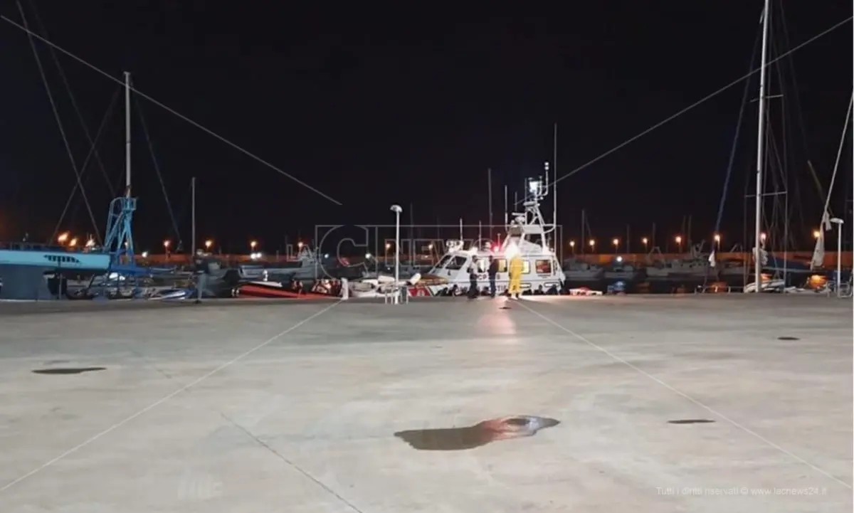 Migranti, nuovo sbarco a Roccella Jonica: è il venticinquesimo da inizio luglio