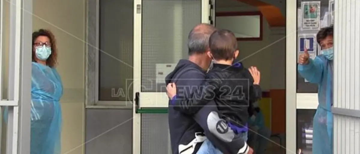 Scuola, primo giorno con green pass: 4 milioni in classe ma rischio caos per controlli all’ingresso