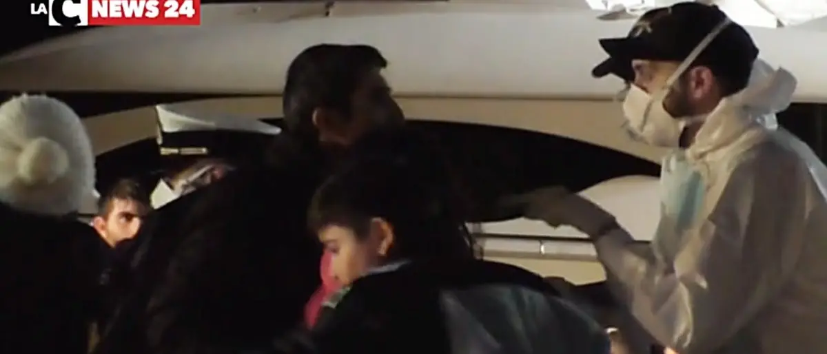 Due sbarchi in meno di 24 ore a Roccella: giunti al porto nella notte 45 migranti