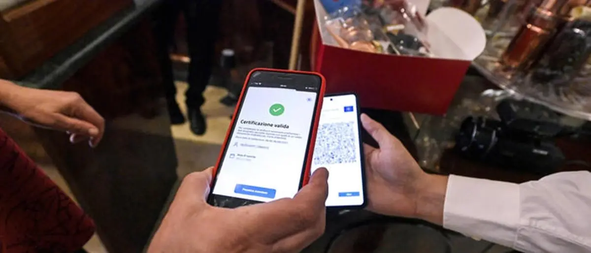 Green pass, si fa largo l’ipotesi dell'obbligo anche per i lavoratori privati