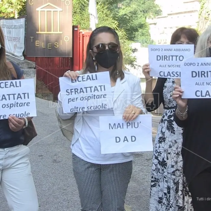 Cosenza, al Liceo Telesio mancano le aule: disposti turni pomeridiani, in alternativa c’è la Dad