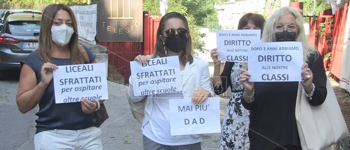 Cosenza, al Liceo Telesio mancano le aule: disposti turni pomeridiani, in alternativa c’è la Dad