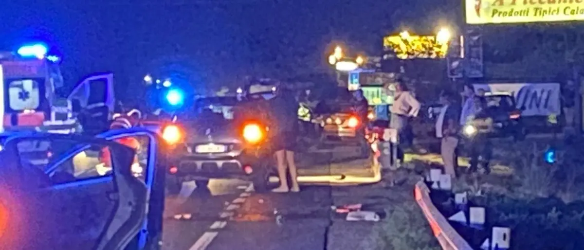 Corigliano Rossano, travolti da un’auto sulla Ss 106: due pedoni feriti ma non in pericolo di vita