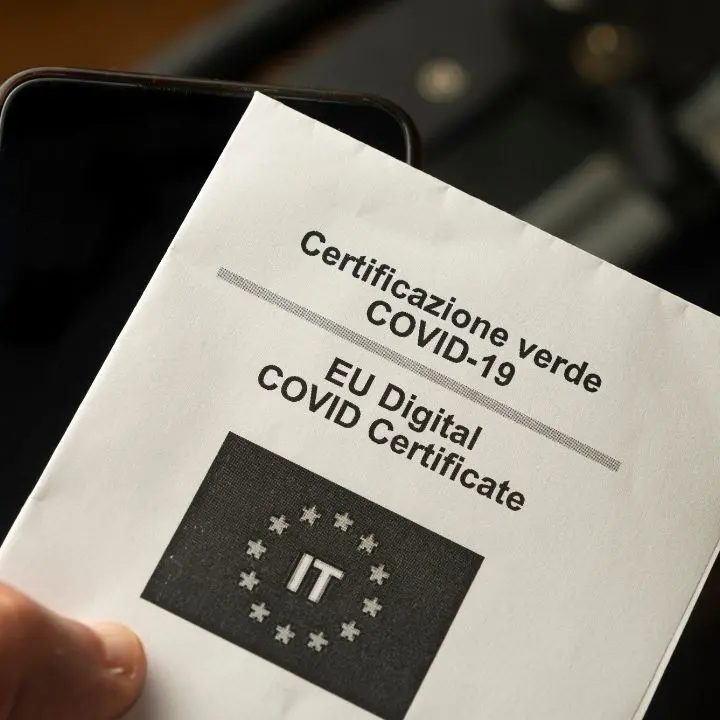 Green pass Covid obbligatorio per lavoratori statali e privati: il Governo ha deciso