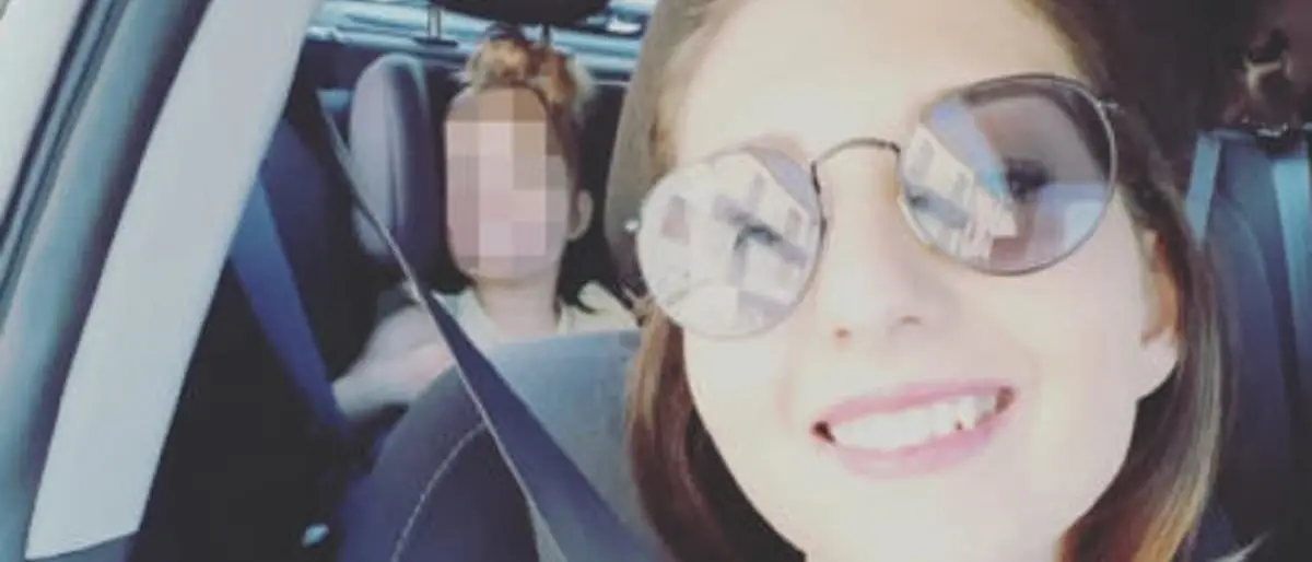 Mamma 21enne uccisa in casa, l’omicida scappa e poi si toglie la vita