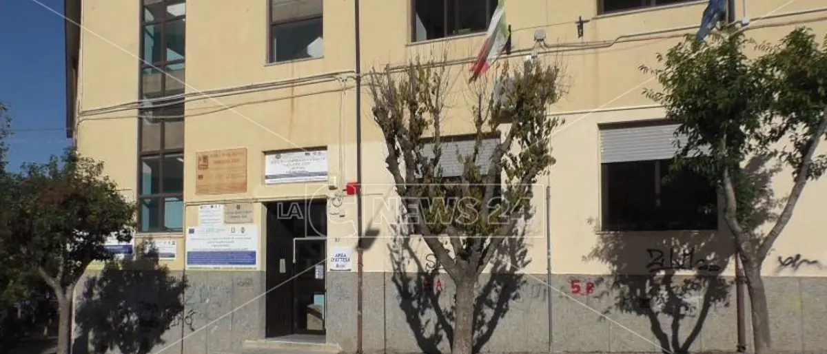 Crotone, rientro in classe anticipato per due Istituti scolastici: questa mattina la prima campanella