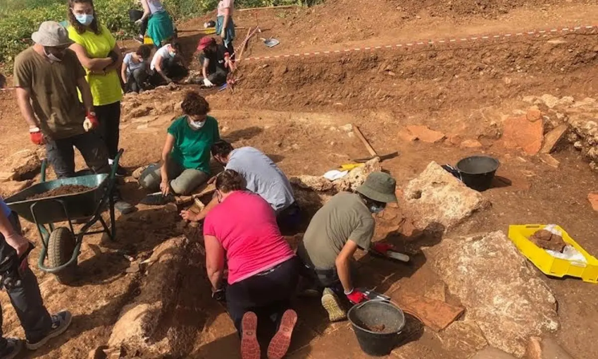 Laino Borgo, scavi alla ricerca dell’antica Laos: rinvenuti reperti di tipo urbano