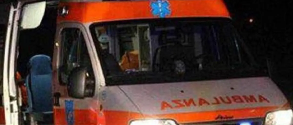 Crotone, incidente stradale su statale 106: due feriti trasportati in ospedale