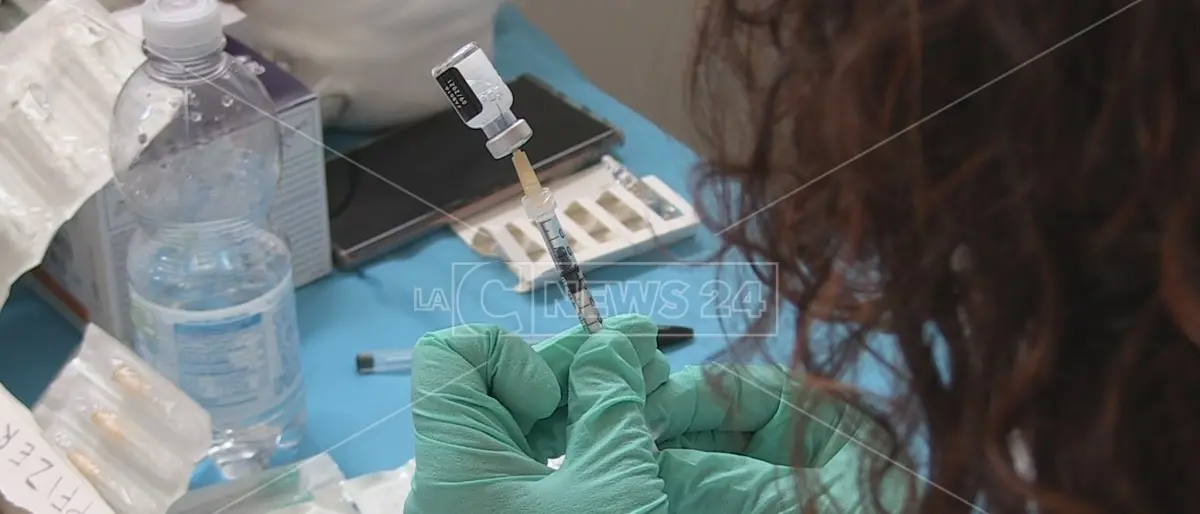 Vaccino anti-Covid: ProCiv regionale: «In Calabria 65% over 12 ha completato ciclo»
