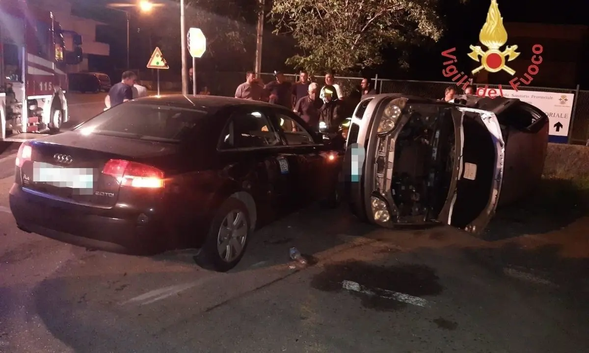 Incidente stradale, scontro tra due auto a Badolato: un ferito trasportato in ospedale