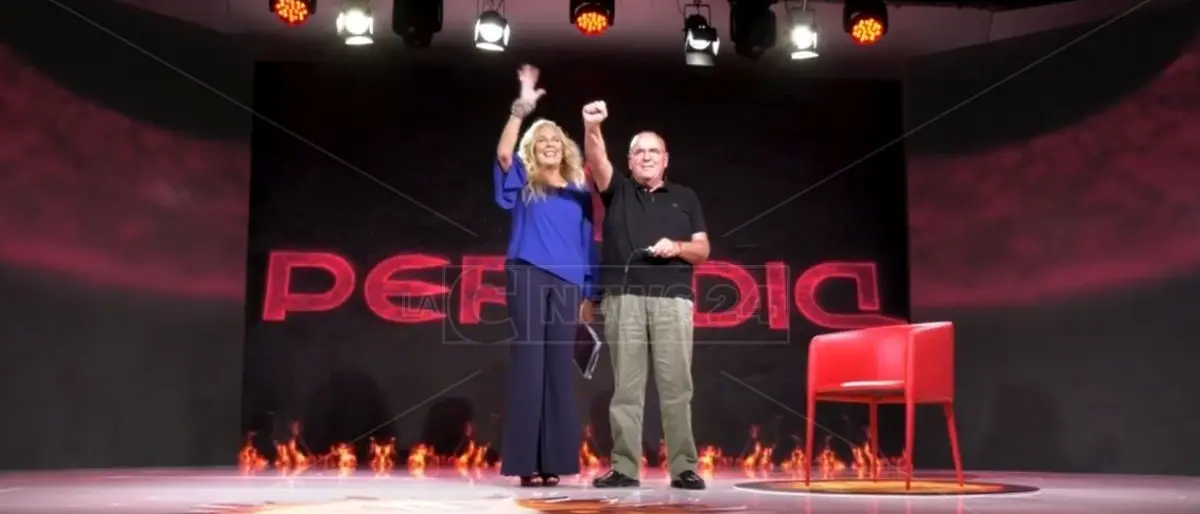 A Perfidia Oliverio canta l’Internazionale, attacca il Pd e boccia Bruni: «Si tolga la puzza sotto il naso»