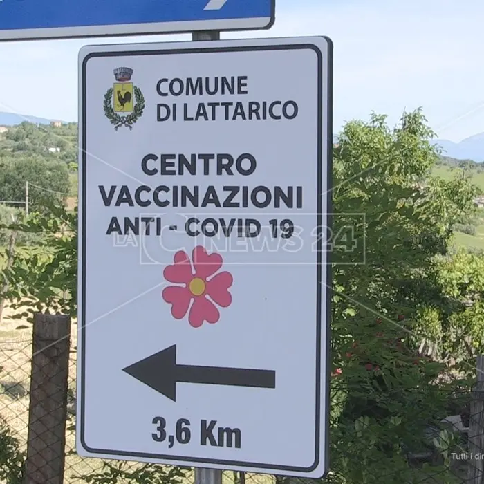 Sms elettorale da centro vaccinale di Lattarico, l’Asp di Cosenza apre commissione d'inchiesta