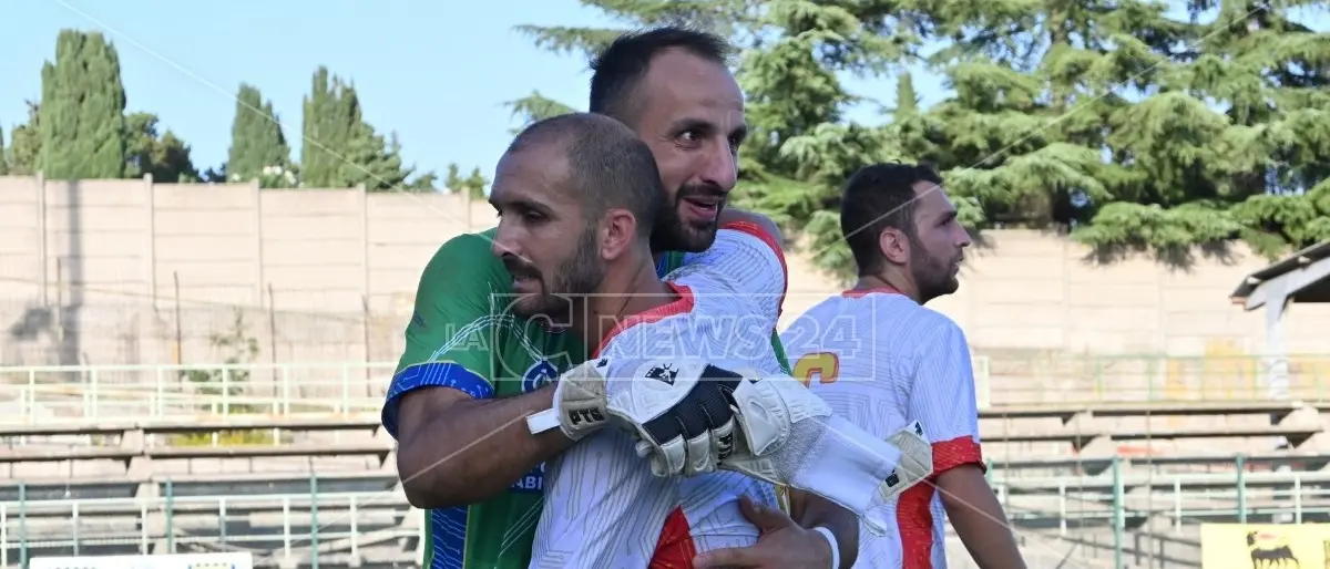 Eccellenza: il Cotronei Caccuri sbanca Acri, vince il Locri, pari tra Sersale e Paolana. I risultati