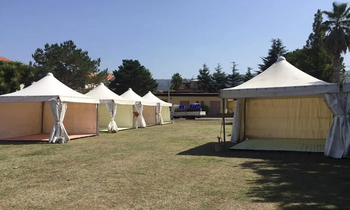 Scuola, come dopo un terremoto: nel Vibonese prima campanella in… tenda