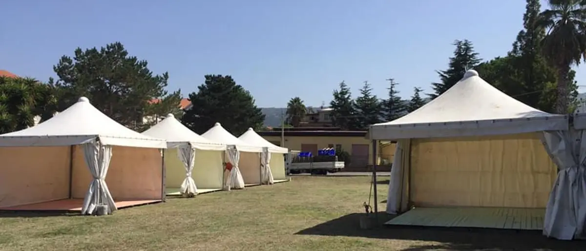 Scuola, come dopo un terremoto: nel Vibonese prima campanella in… tenda