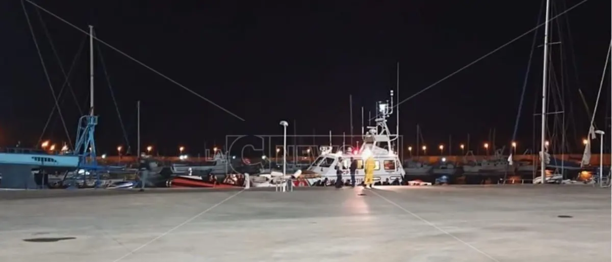 Migranti, altro sbarco in Calabria: 70 persone soccorse al largo di Roccella