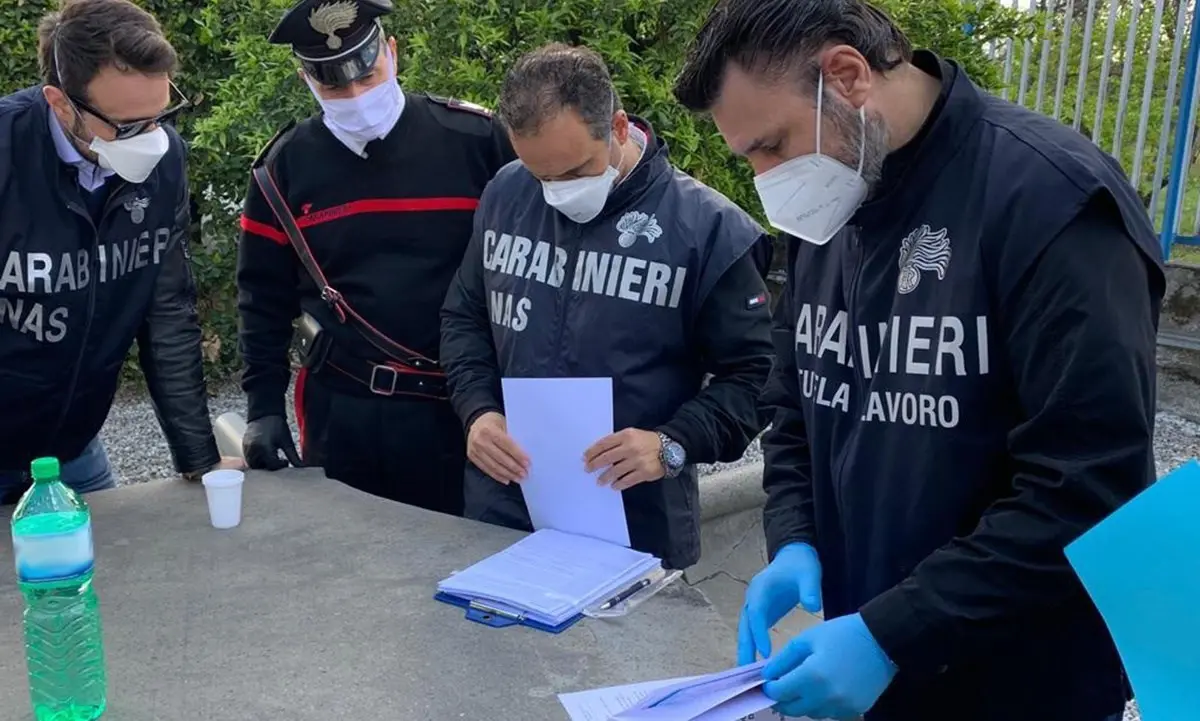 Lavoratori in nero e cibo avariato in albergo del Catanzarese: denuncia e multe per il titolare