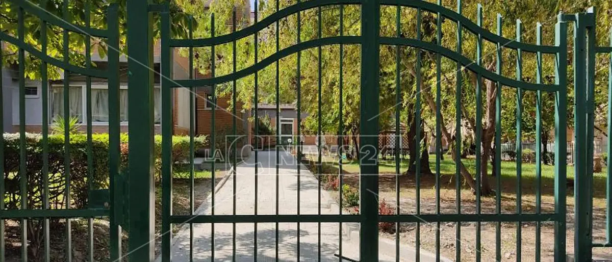 La scuola Codignola di Crotone realizza un terzo ingresso: «Così evitiamo orari differenziati»