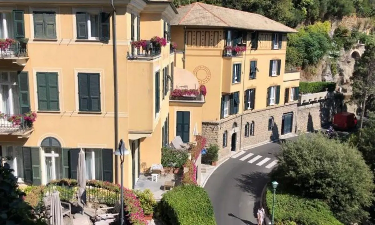 Portofino, muore turista americano precipitato dal balcone di un albergo