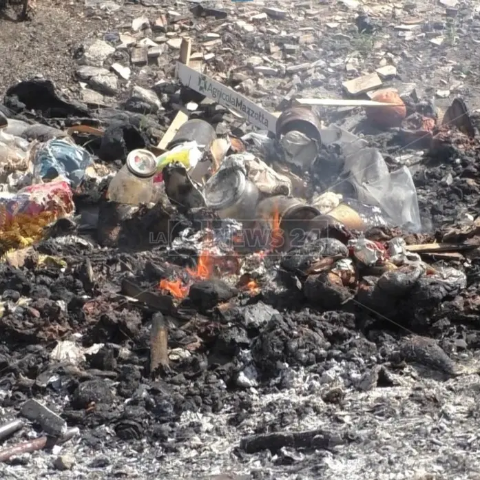 San Gregorio, incendi e rifiuti nell’area del mercato ortofrutticolo: la IV Circoscrizione chiede bonifica urgente e più controlli\n
