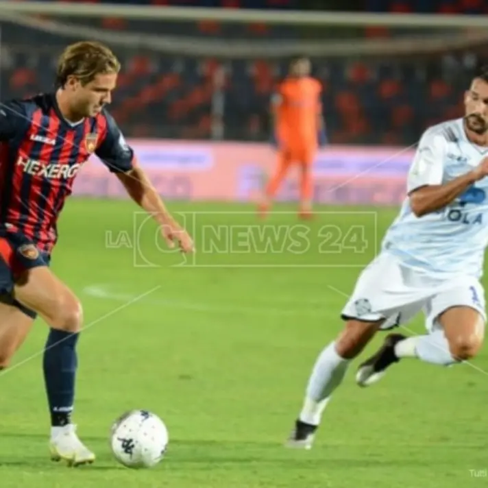Il Cosenza lupo cattivo rovina la festa al Como: la sfida al Marulla termina 2-0