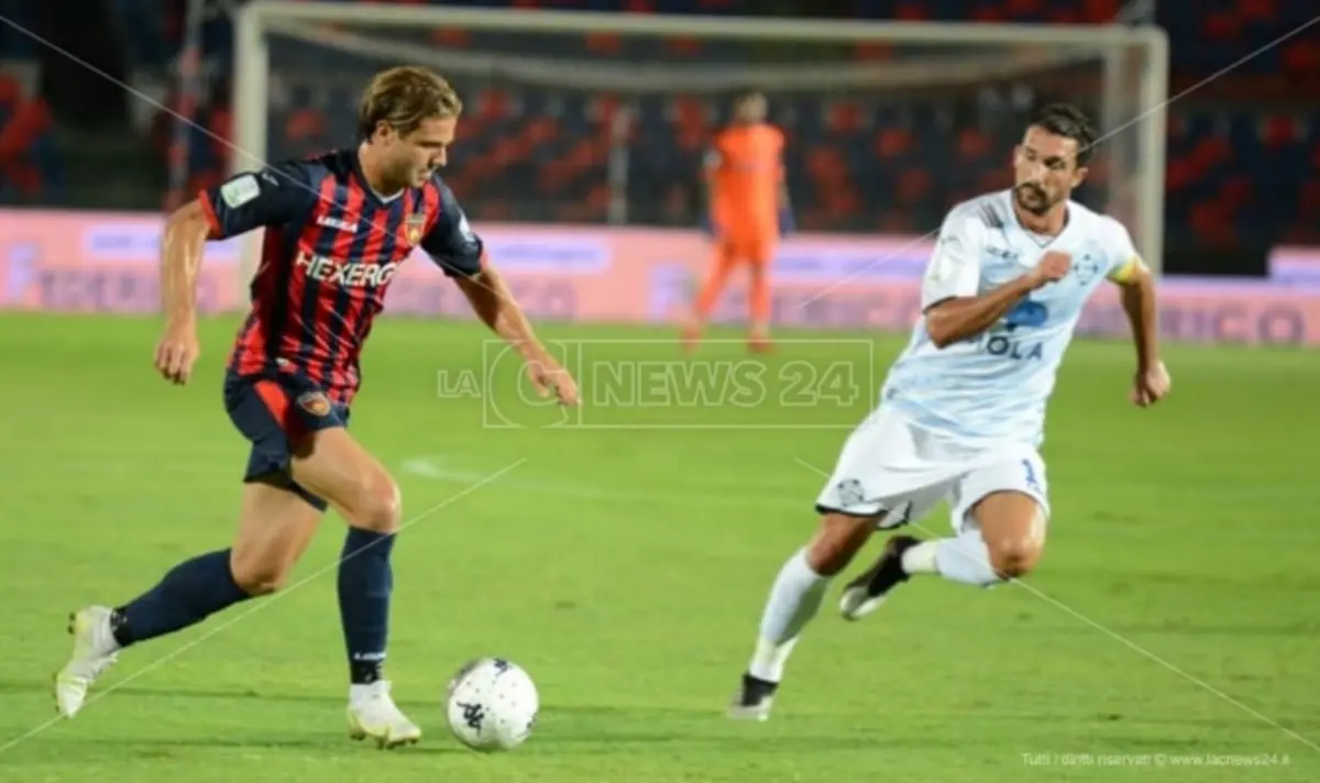 Il Cosenza lupo cattivo rovina la festa al Como: la sfida al Marulla termina 2-0