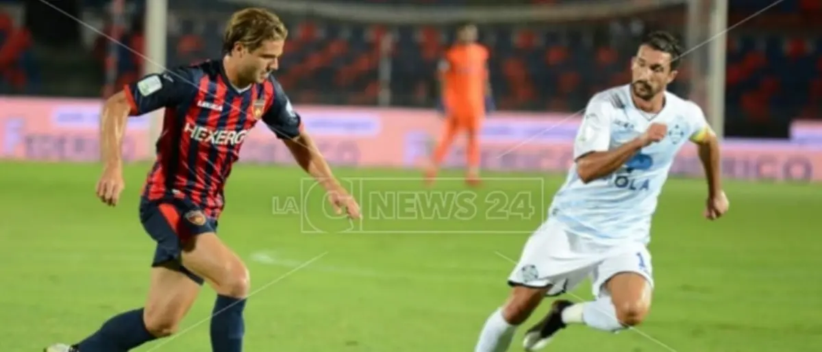 Il Cosenza lupo cattivo rovina la festa al Como: la sfida al Marulla termina 2-0