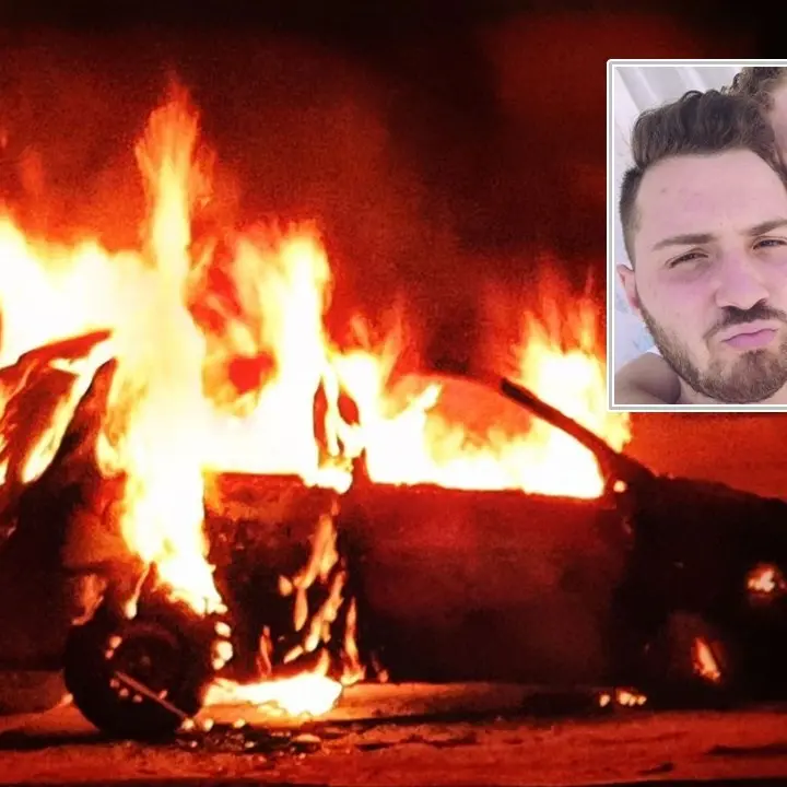 Gli incendiano l’auto perché gay: la denuncia di un ragazzo calabrese sui social