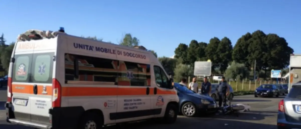 Incidente a Vibo, nello scontro tra una moto e un’auto ferita una ragazza