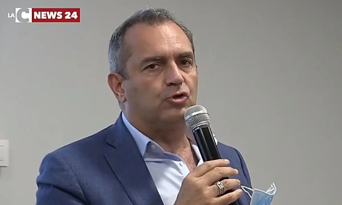 Regionali, de Magistris: «Voglio costruire una Calabria partigiana, antifascista, equa e solidale»