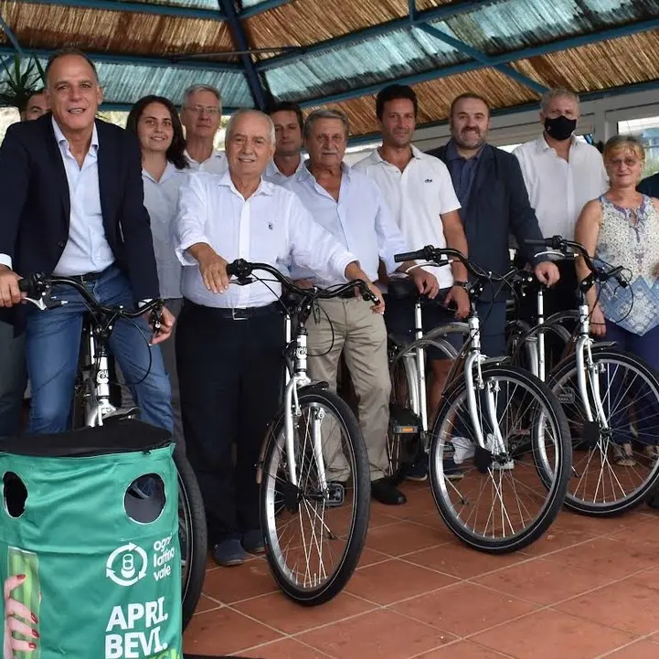 Campioni di riciclo, oltre 125mila lattine recuperate lungo le spiagge calabresi