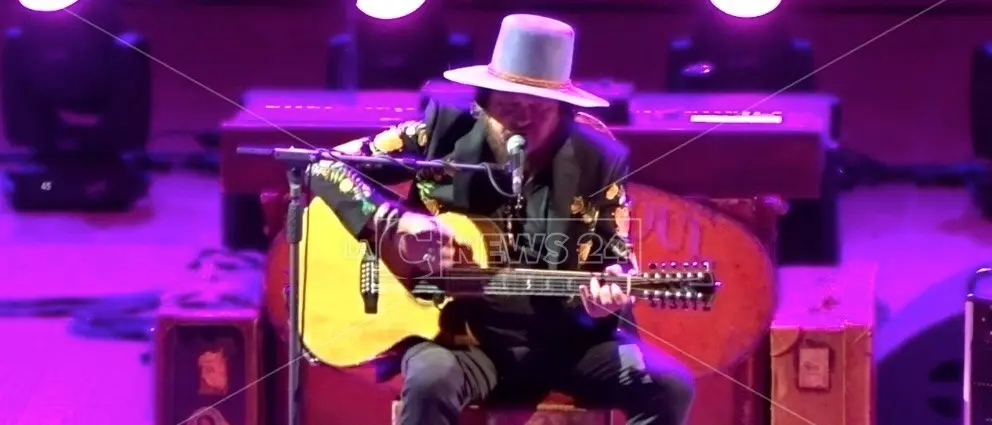 Roccella Summer Festival, arriva Zucchero e incanta tutti: «Non pensavo esistesse un posto così bello»