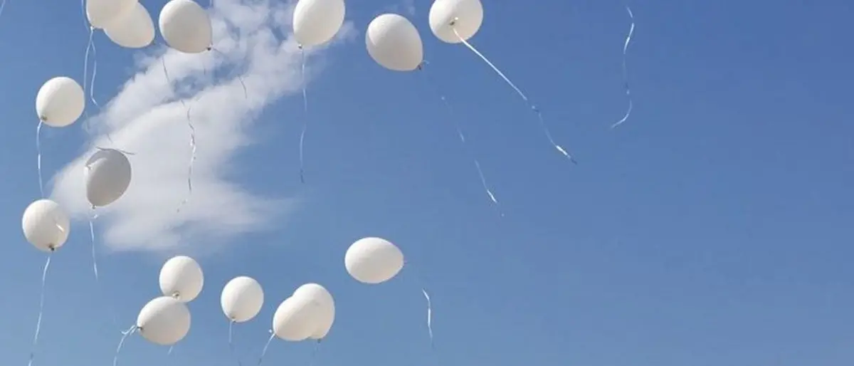 Bimba morta dopo la caduta dal balcone, domani i funerali: lutto cittadino a Lappano