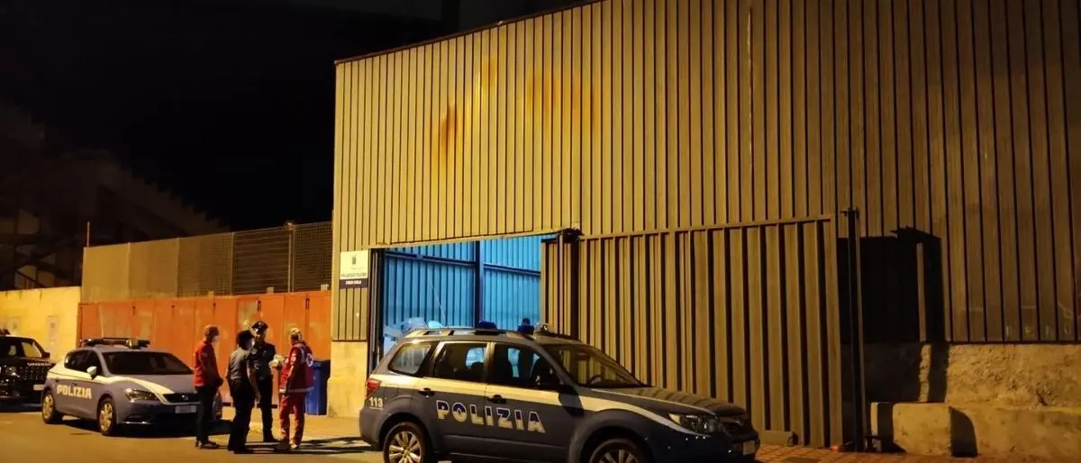 Migranti, 300 persone sbarcate a Reggio Calabria: tratte in salvo da capitaneria e finanza