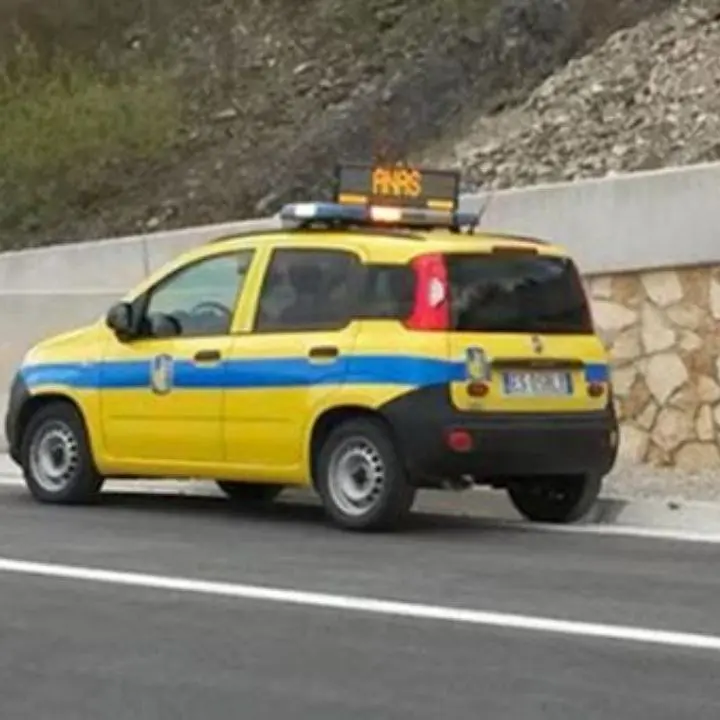 Cosenza, mezzo pesante di traverso sull'A2: traffico bloccato in direzione sud
