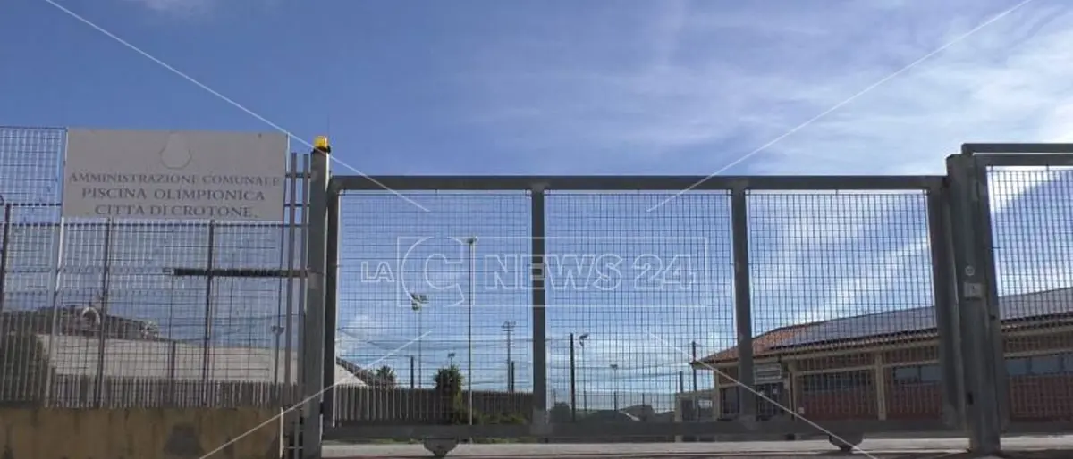 Crotone, bando piscina comunale: «Noi unici partecipanti, dall’apertura delle buste non abbiamo più notizie»