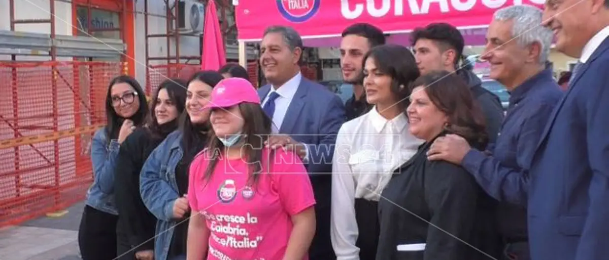 Regionali, Toti a Crotone: «Coraggio Italia è la vera novità di queste elezioni»