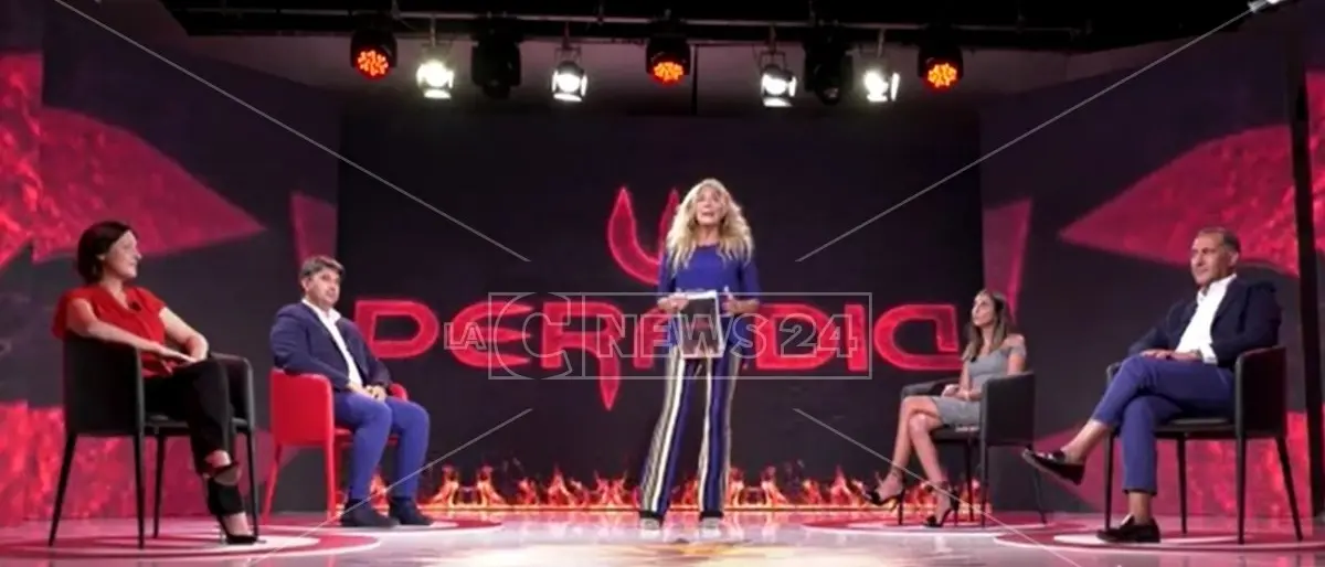 Perfidia e il “El pueblo (dis)unido”. Bruni, de Magistris, Oliverio: una poltrona per tre sconfitte? - VIDEO