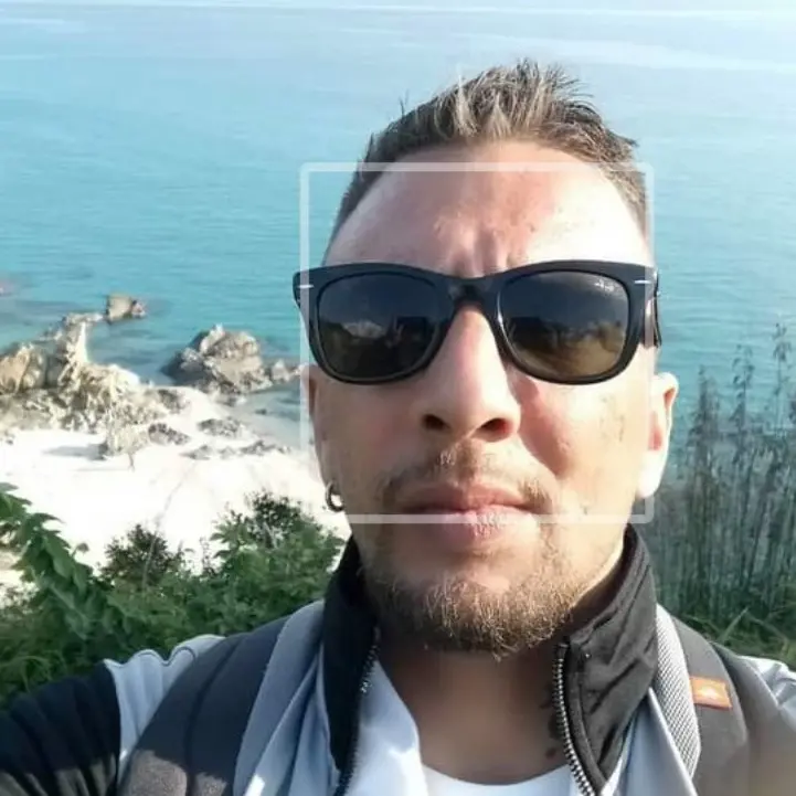 Giovane muore a Roma in un incidente travolto da un’auto pirata, lutto nel Vibonese