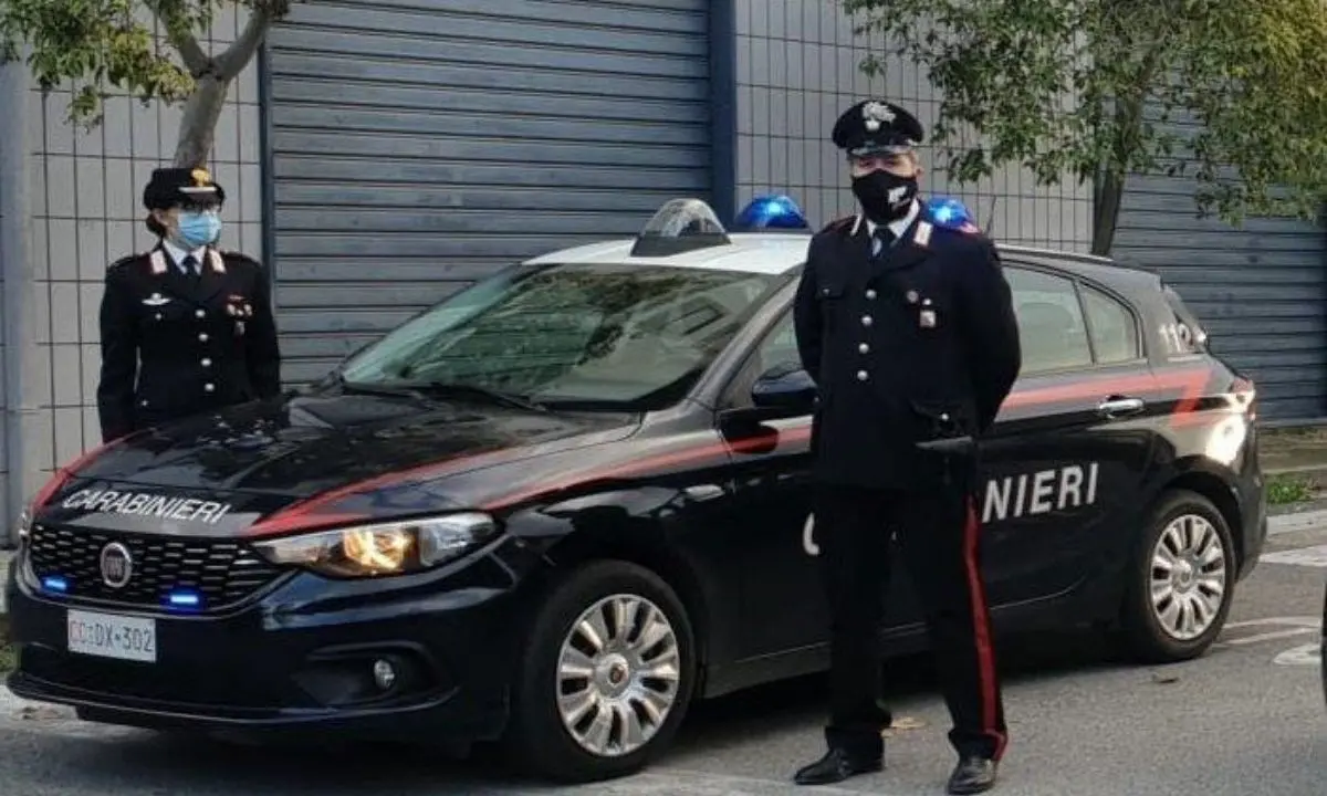 Corigliano Rossano, trova la marijuana in camera del figlio e chiama i carabinieri: arrestato 21enne