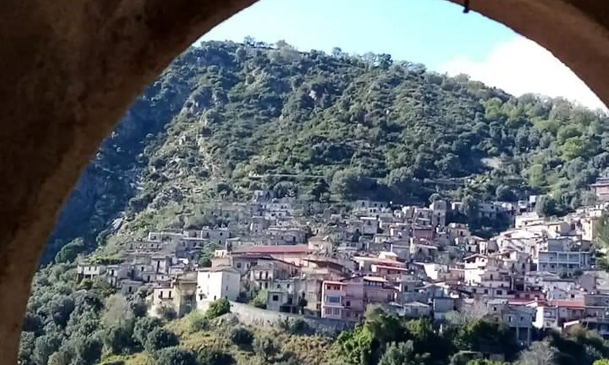 Covid, ancora troppi contagi a San Luca: zona rossa prorogata per la seconda volta