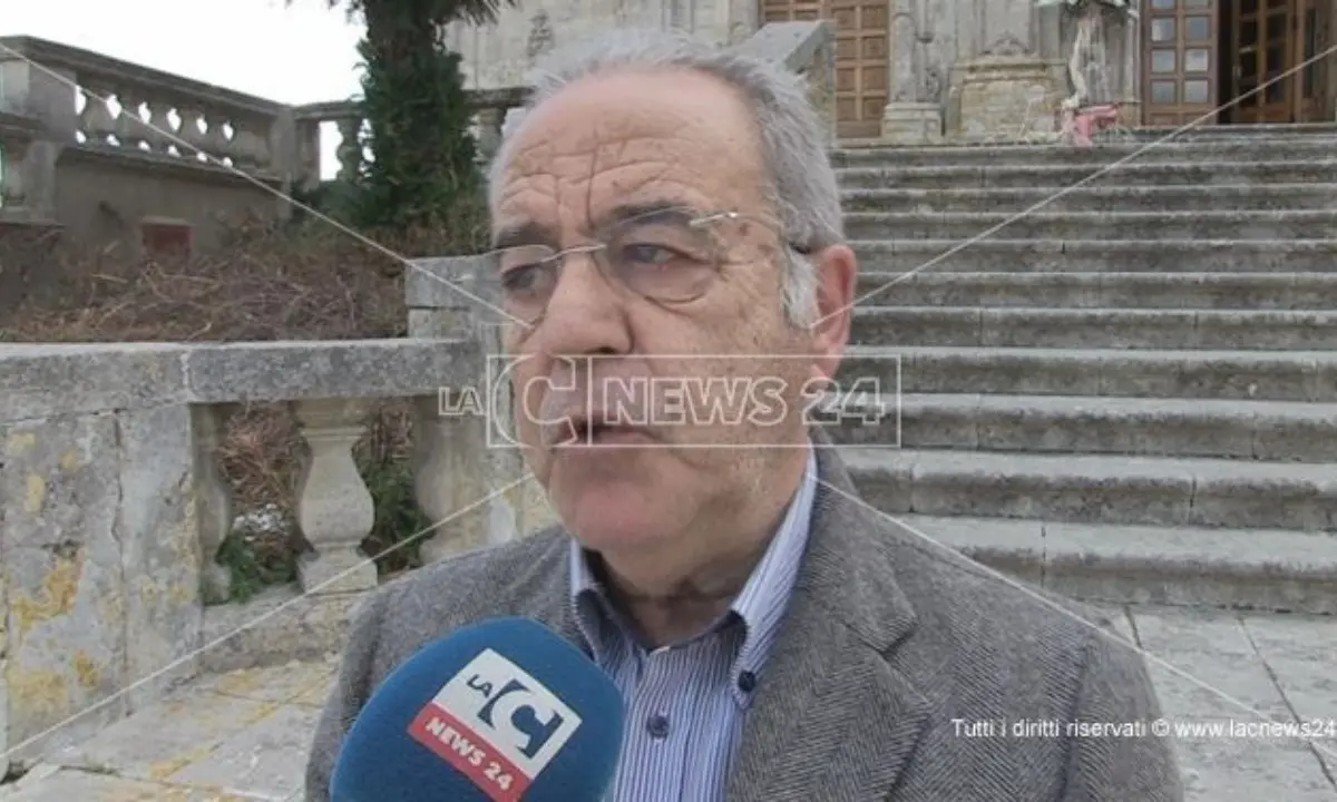 Elezioni Calabria, l’ex sindaco di Montalto Uffugo: «Candidati promettono lavoro in cambio di voti»