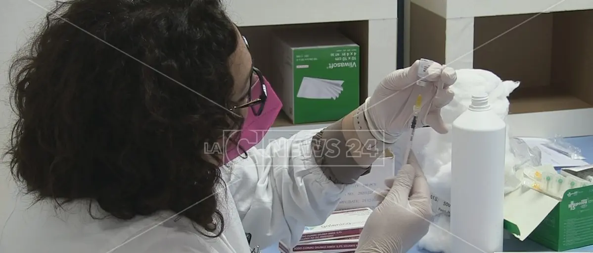 Vaccino anti-Covid, ecco chi dovrà fare la terza dose: la nuova circolare del Ministero