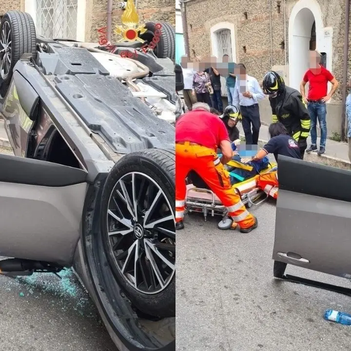 Incidente tra due auto a Lamezia, anziano ferito trasferito in ospedale