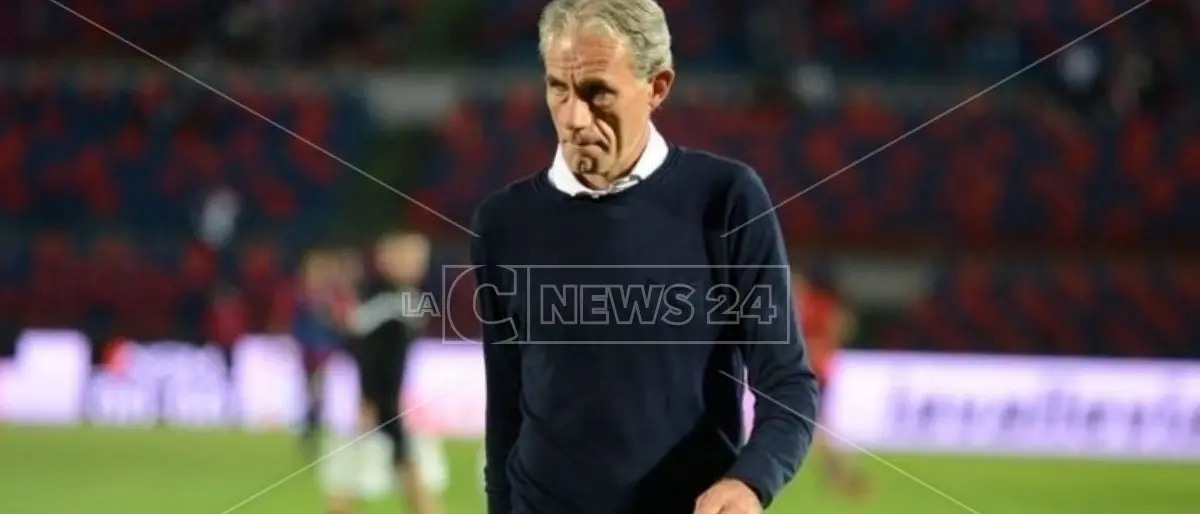 Cosenza, tutti ai piedi di mister Zaffaroni: il tecnico ha un’armata dentro e fuori dal campo