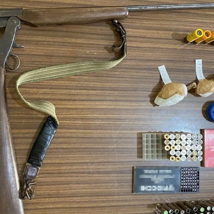 Nascondeva un fucile artigianale nello sgabuzzino di casa: arrestato 42enne nel Reggino