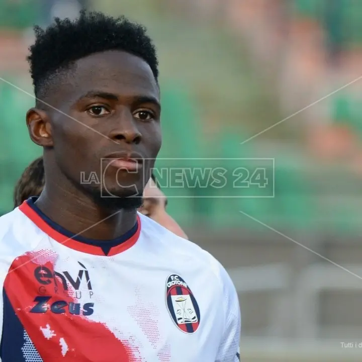 Crotone, la squadra si allena in vista dell’Ascoli: lavoro differenziato per Kargbo