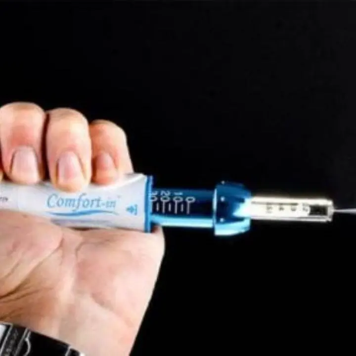 Vaccini Covid, successo a Catanzaro per la siringa senz’ago: adesioni da tutta la Calabria e oltre