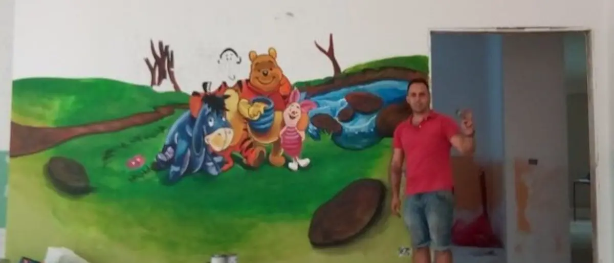 Percepisce il reddito di cittadinanza e “ricambia” dipingendo murales in un asilo del Vibonese
